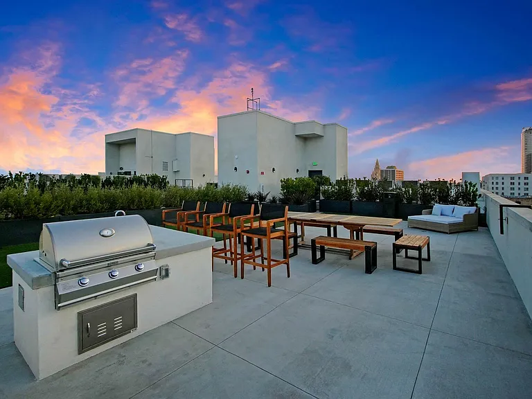 Zephyr Apartments — Photo 18