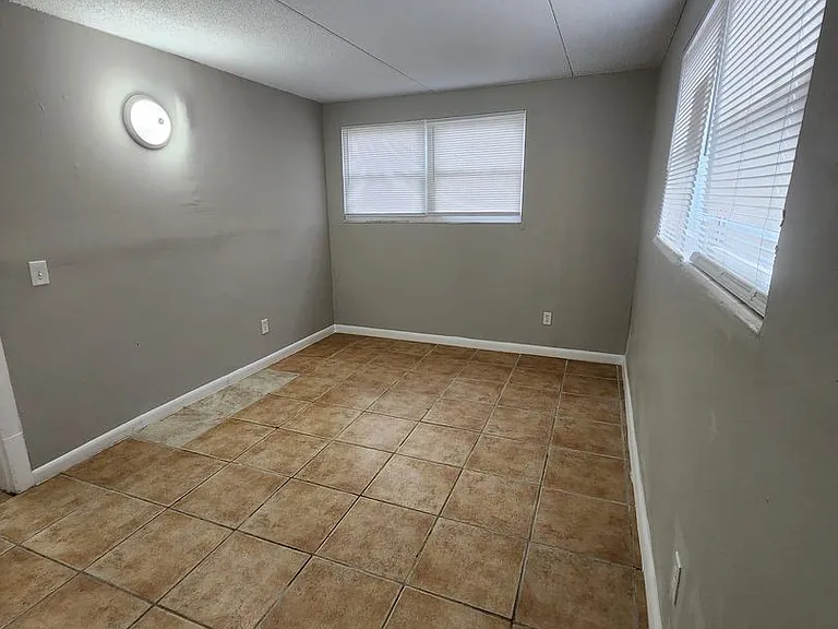 2851 Sophia St — Photo 6