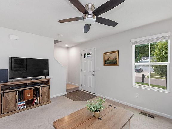 4th image of 38 Shady Creek Ln