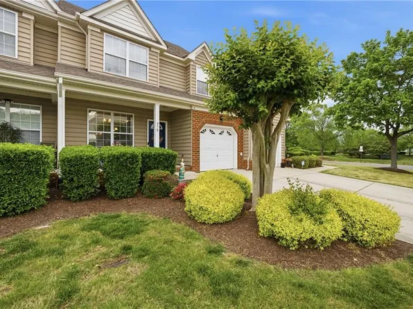 978 Hunley Dr, Virginia Beach, VA 23462