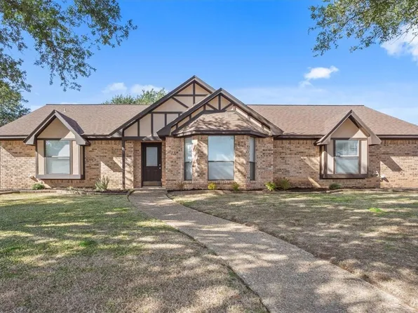 1201 Radisson Dr, Hewitt, TX 76643