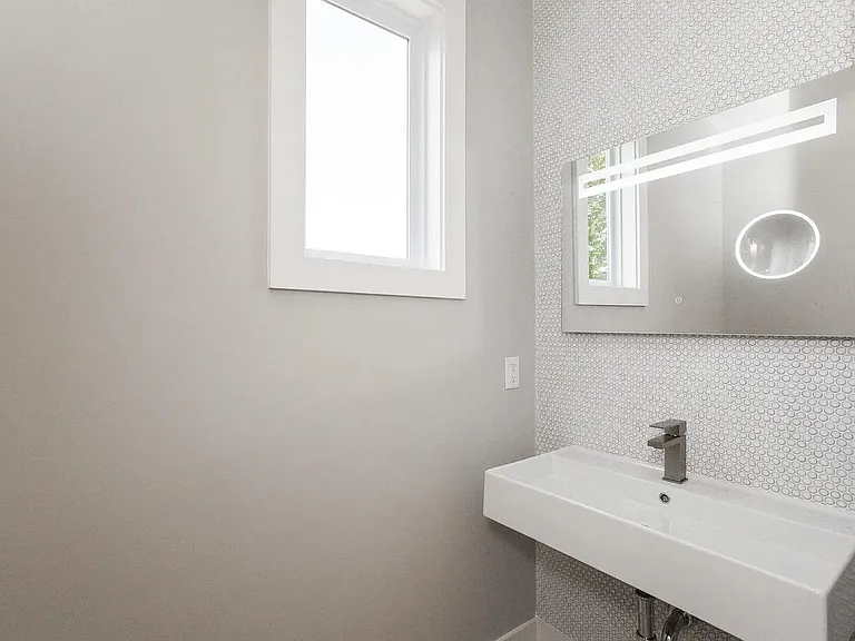 525B 31st Ave N — Photo 16