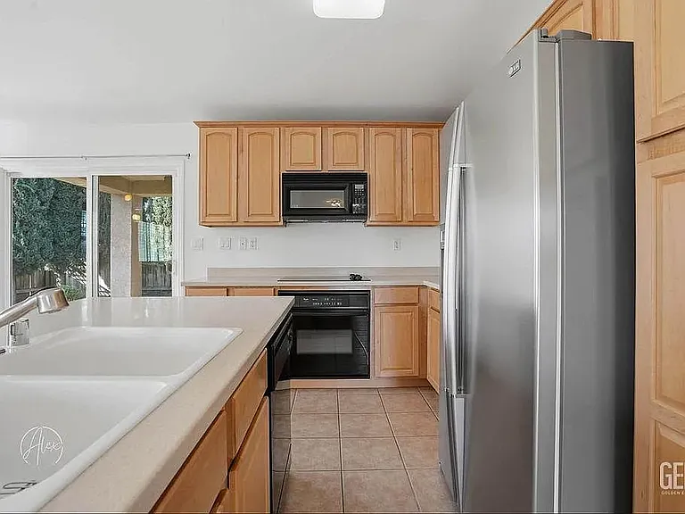 11528 Indian Hawthorne St — Photo 10