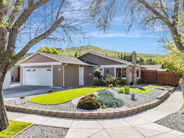 305 Vineyard Dr, San Jose, CA 95119