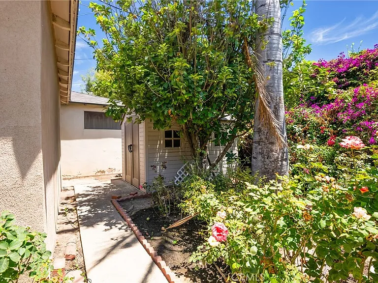 4722 Ventura Canyon Ave — Photo 40
