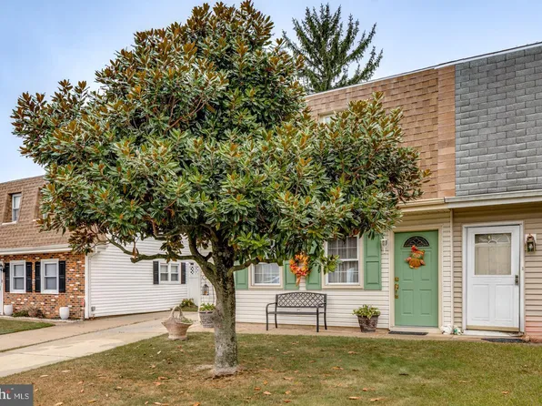 11 Fomalhaut Ct, Turnersville, NJ 08012