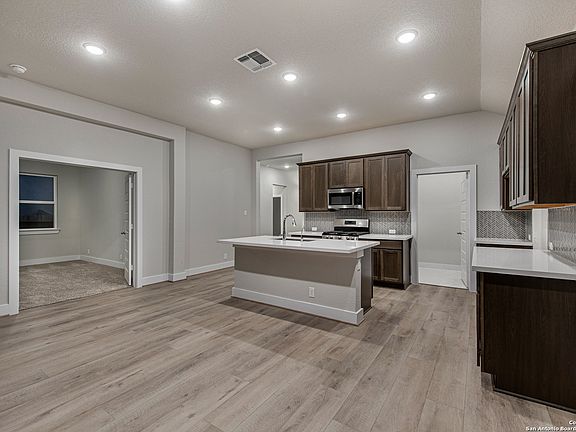 5th image of 21110 Chesnut Cove