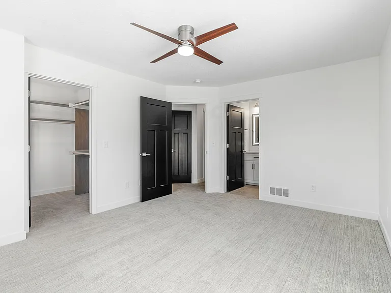 425 W 8th St #21 — Photo 10