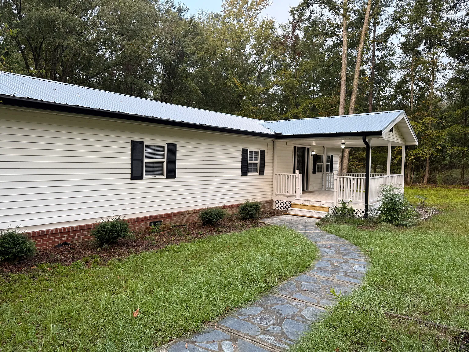 3 bed, 1584 sqft, $1,300 — Photo 2