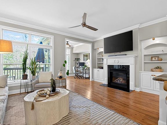 4th image of 7690 Willoughby Ct