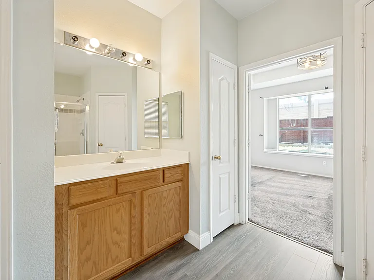 4849 Gloucester Dr — Photo 18