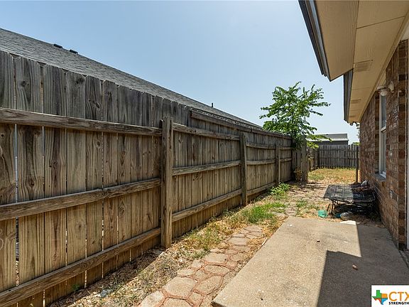 4th image of 3210 Toledo Dr