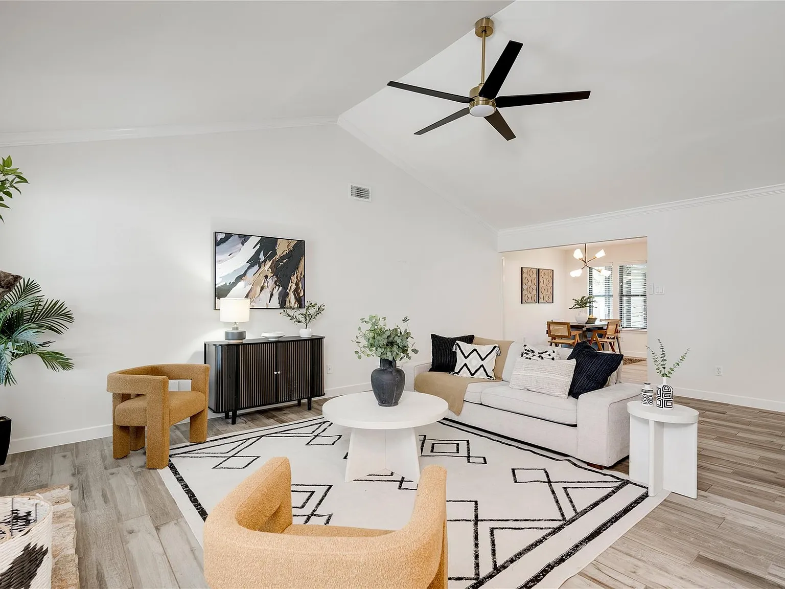 4 bed, 2.0 bath, 1627 sqft, $2,700 — Photo 3