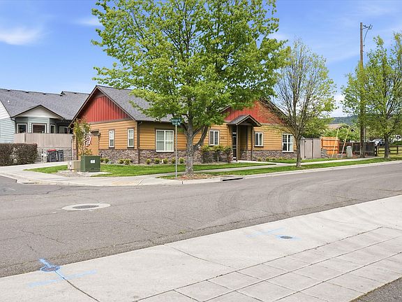 2nd image of 3633 Harbrooke Rd