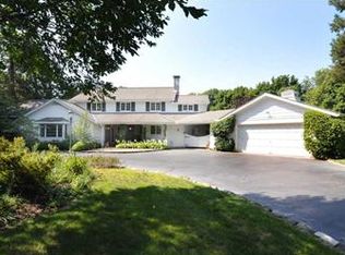 8 Farmhill Rd, Sewickley, PA 15143