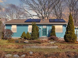 22 Grassy Plain Rd E, Riverside, RI 02915
