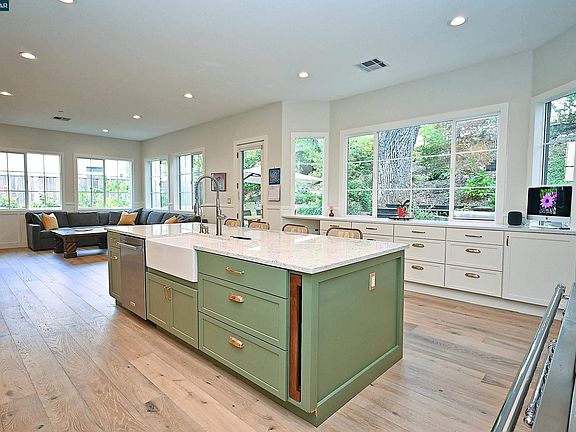 3rd image of 1239 Sunrise Ridge Dr