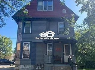 916 5th St SE APT 1, Minneapolis, MN 55414
