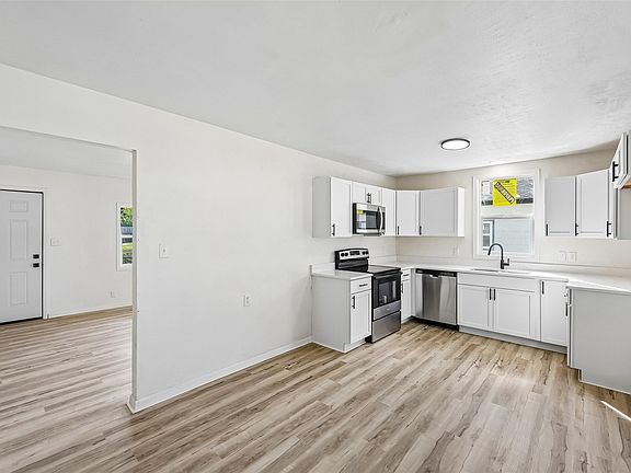 3rd image of 2928 E 40th St