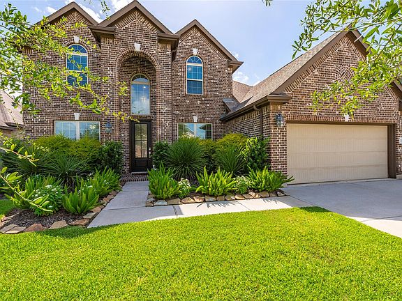 4th image of 2328 Majestic Fairway Ln