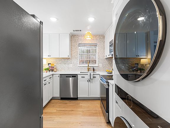 4th image of 2061 Montreat Cir APT B