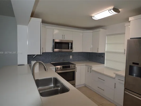 425 SE 11th Ter APT 403, Dania Beach, FL 33004