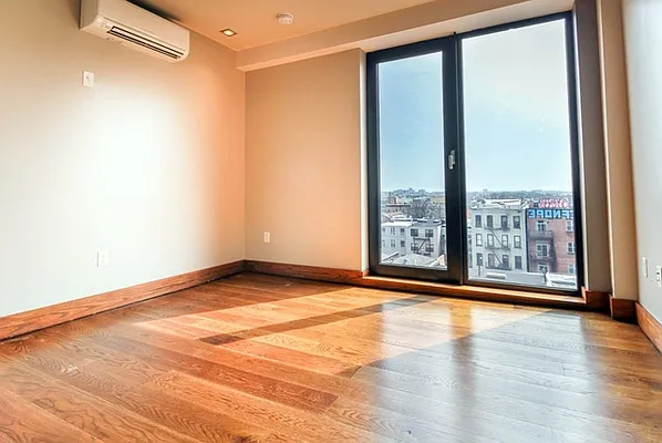 Rented by EXR | media 2