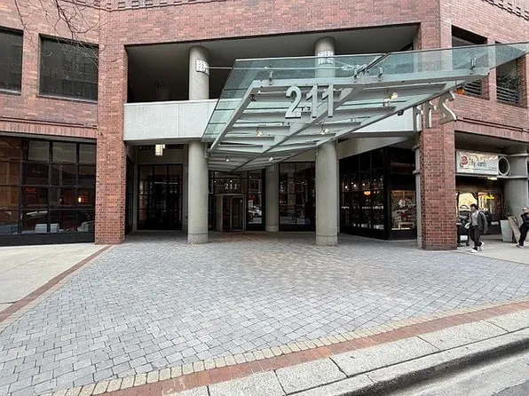 211 E Ohio St, Chicago, IL