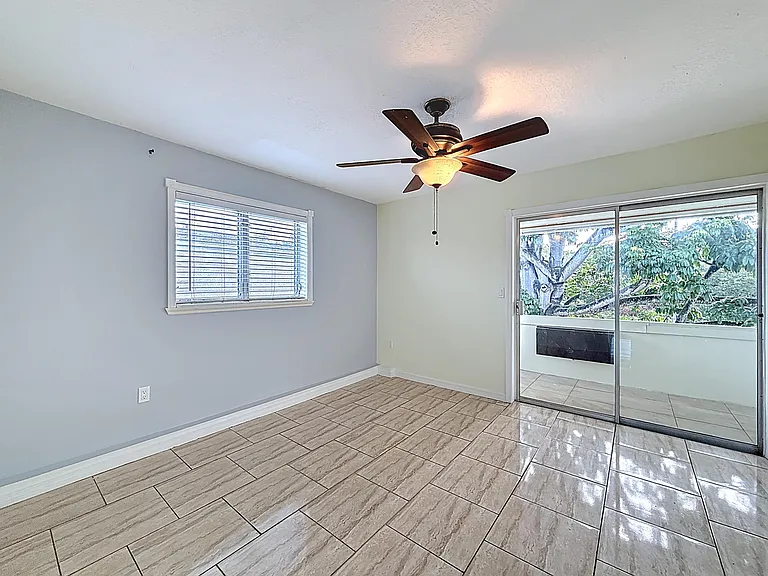 15610 NE 6th Ave #37B — Photo 13