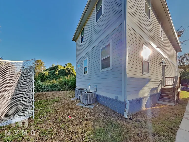 629 Windsor St SW — Photo 22