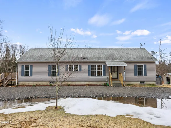 21 Kreutzer Rd, Peru, MA 01235