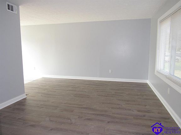 4th image of 1304 Bramblett Blvd