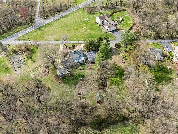 5th image of 22315 Nicholson Farm Rd
