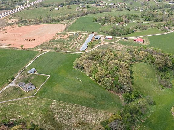 4th image of 1829 Brush Creek Rd