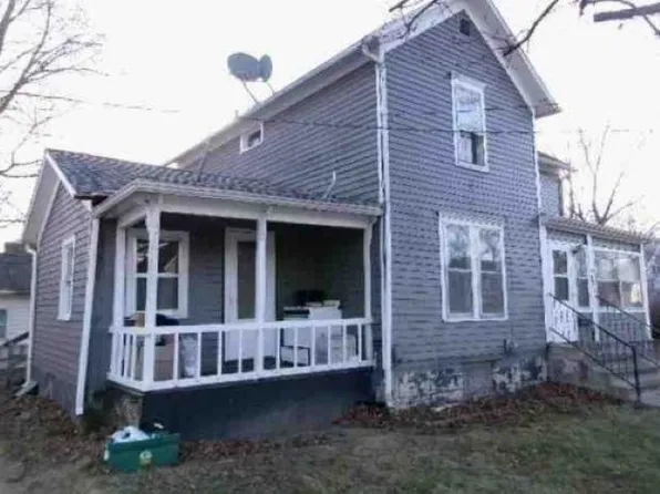 331 W Elk St, Freeport, IL 61032