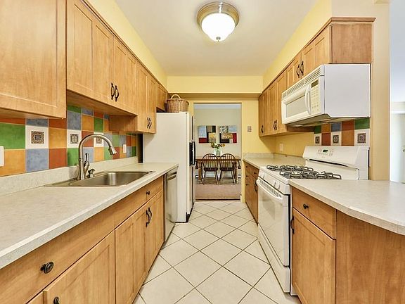 4th image of 24 N Stone Mill Dr #1122