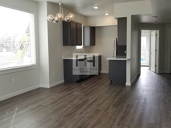 3rd image of 209 Hickory St APT 202