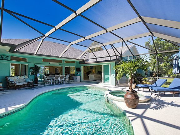 Beautiful enclosed pool area