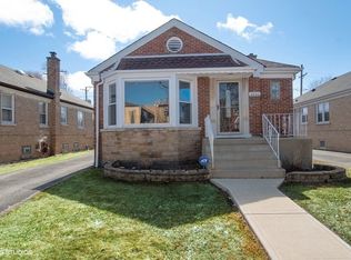 2421 W Jarvis Ave, Chicago, IL 60645