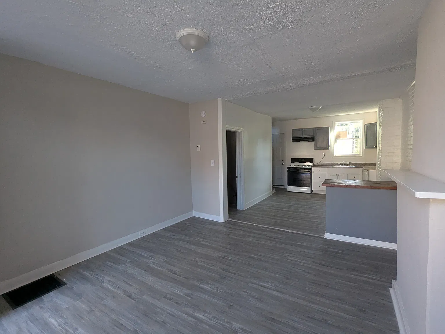 4 bed, $1,499 — Photo 2