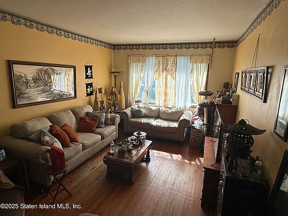 2nd image of 323 Maryland Ave