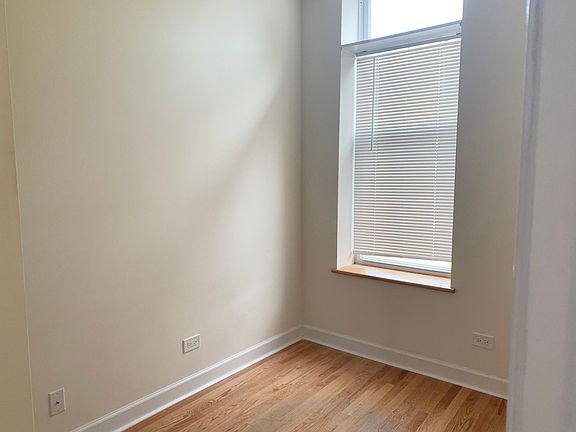 4th image of 1084 N Marshfield Ave #2