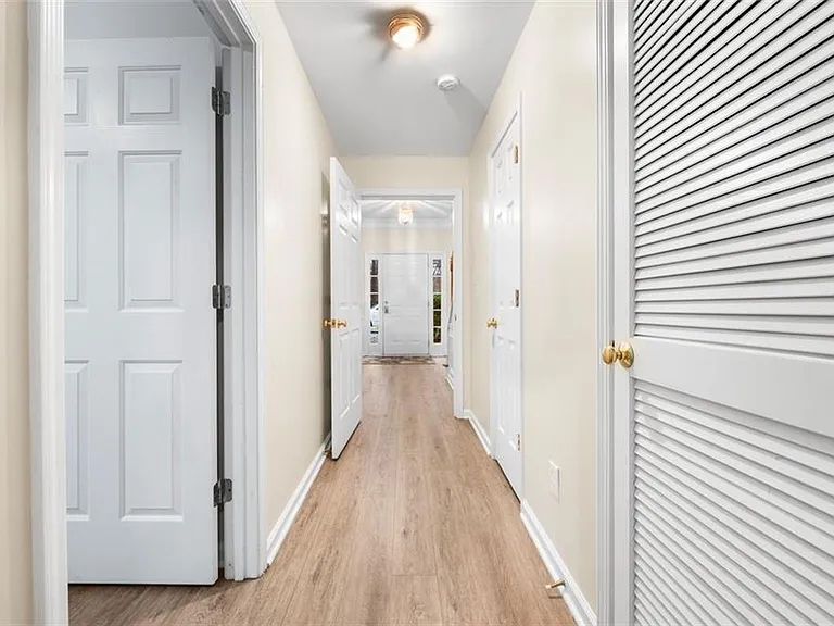 3944 Howell Park Rd — Photo 18