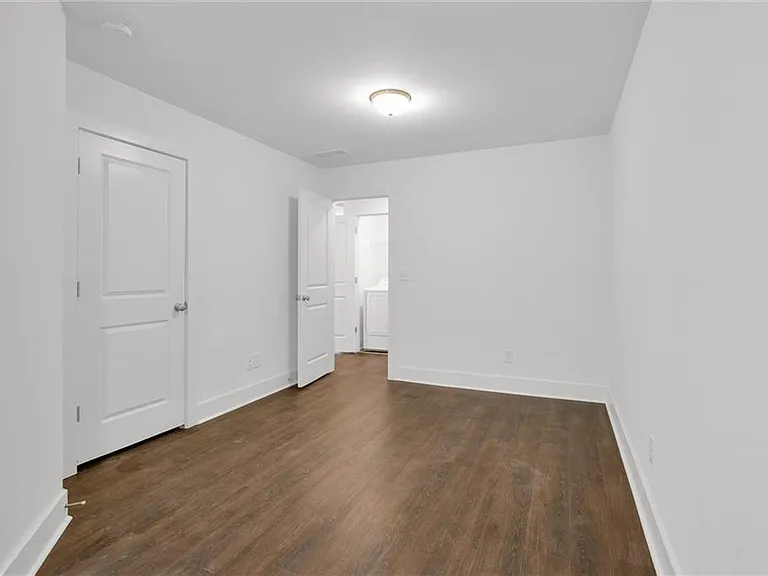 6433 Scudders Dr — Photo 18