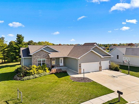 2nd image of 820 Stonelake Dr