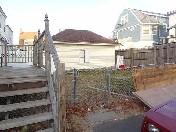 4th image of 681-683 Highland Ave