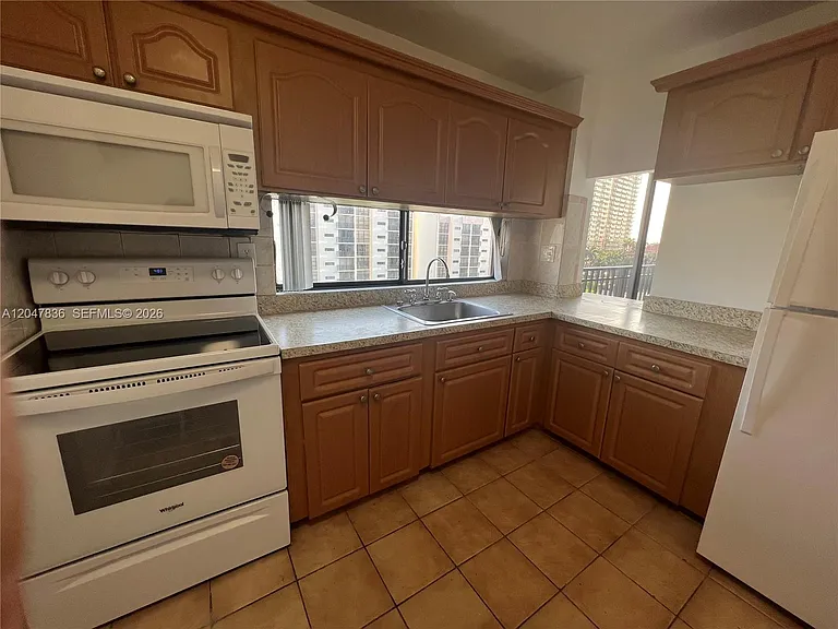 17011 N Bay Rd #816 — Photo 7