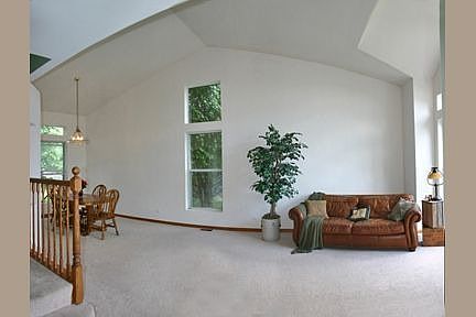 3rd image of 856 Medford Dr