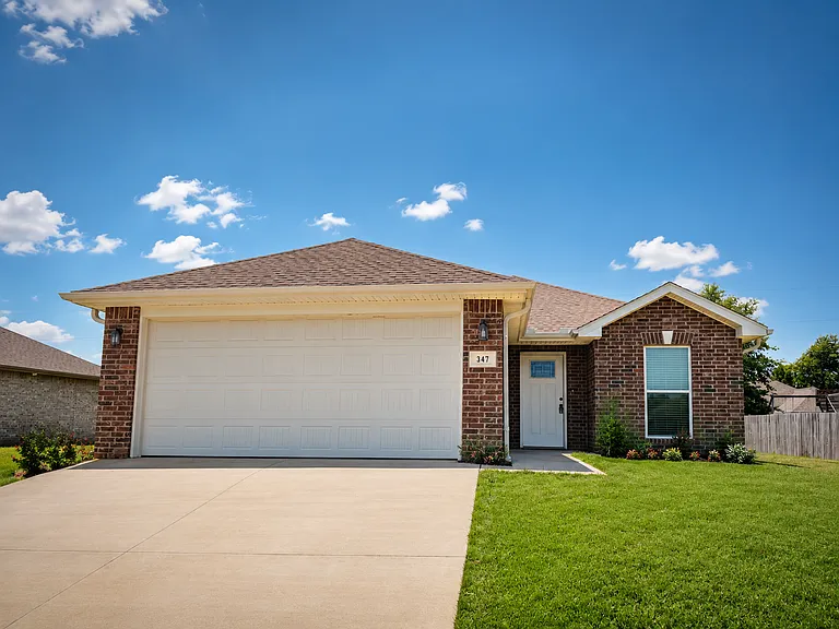 347 Sidney Ln — Photo 1