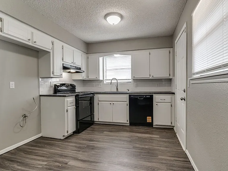 3916 SE 46th St — Photo 11